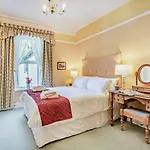 6 Bed In Oc-90333 Holiday home *