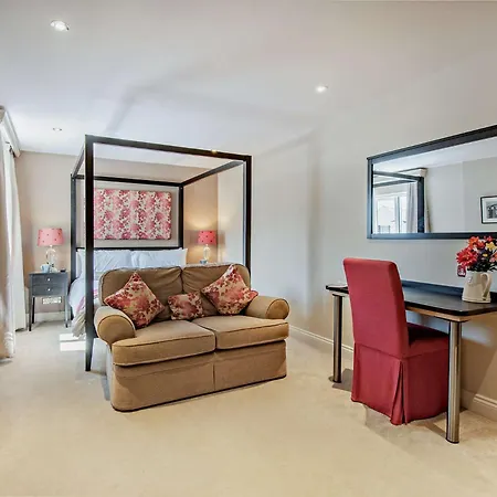 6 Bed In 90333 Holiday home