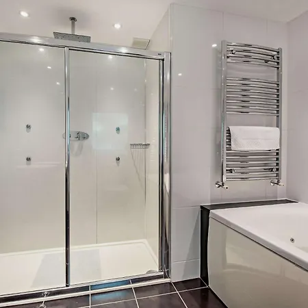 6 Bed In 90333 Holiday home
