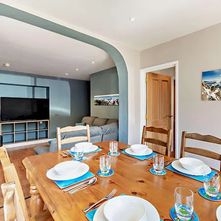 6 Bed In 90333 Holiday home *