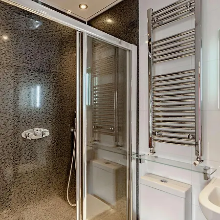 6 Bed In 90333 Holiday home