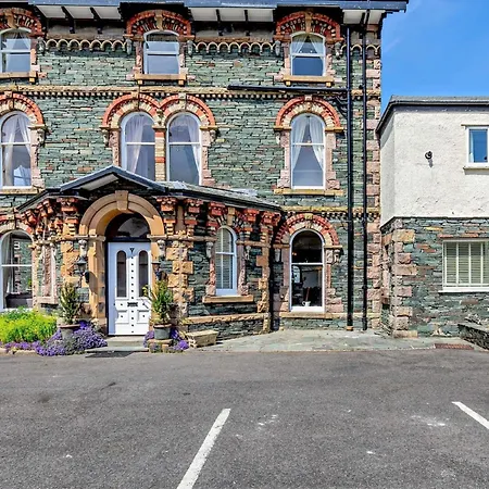 6 Bed In 90333 Holiday home